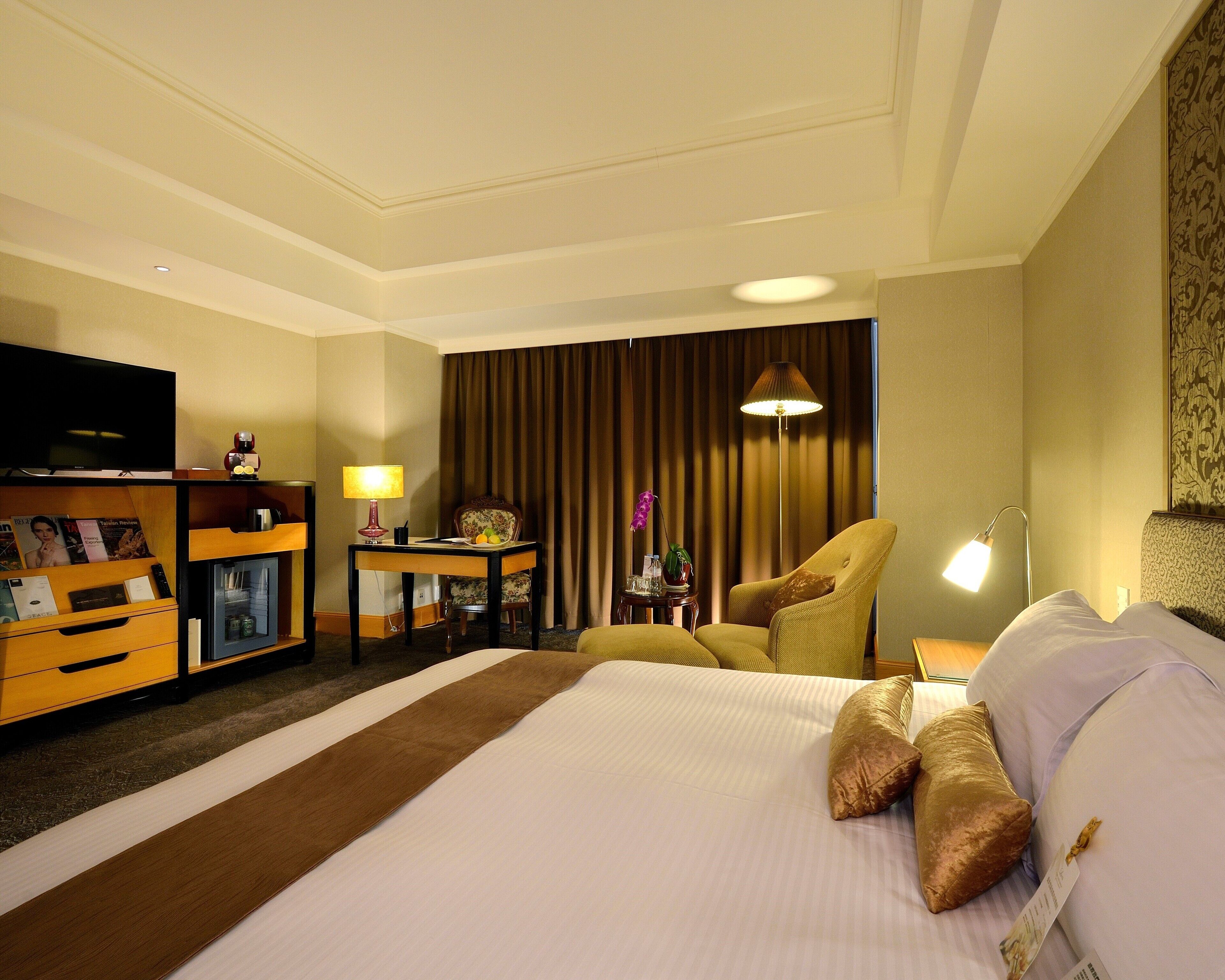 premier quadruple room | 1 bedroom, in-room safe, desk, soundproofing