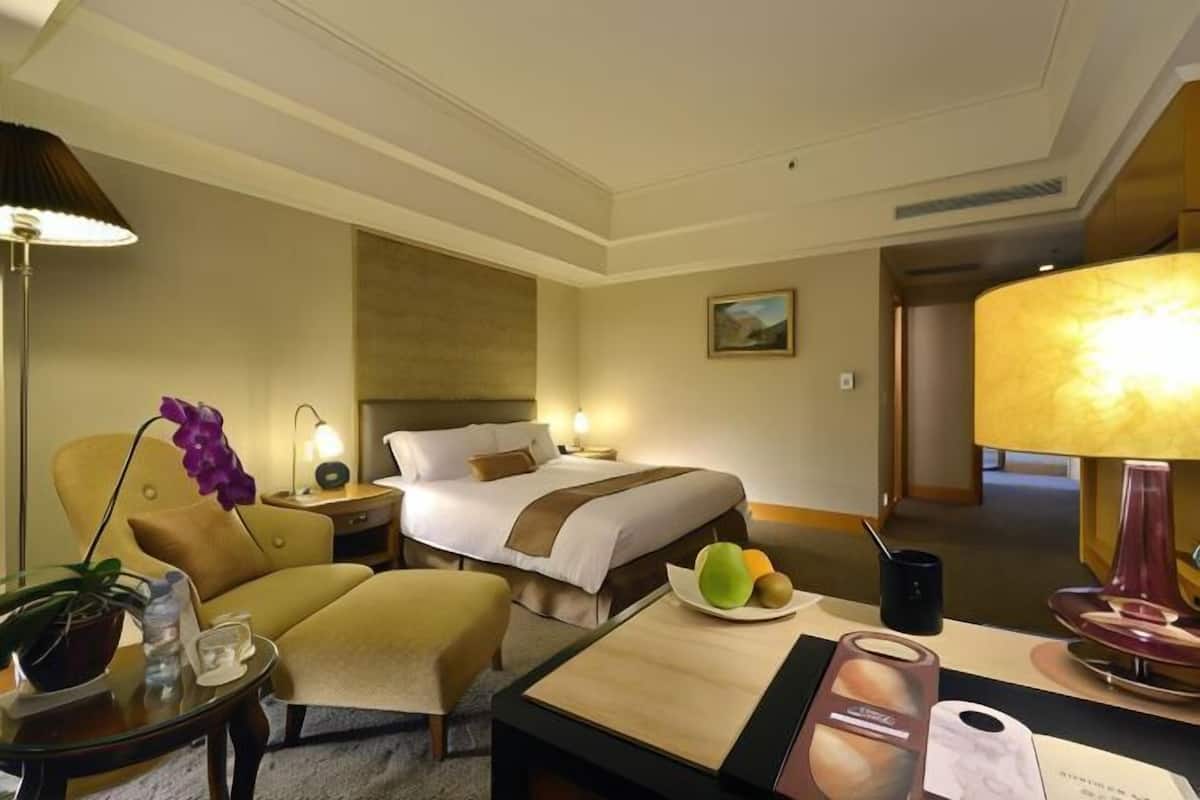 In-room safe, desk, soundproofing, free cribs/infant beds