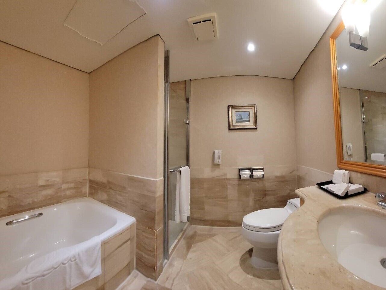 superior twin- no view | bathroom | combined shower/bathtub, deep-soaking bathtub, free toiletries