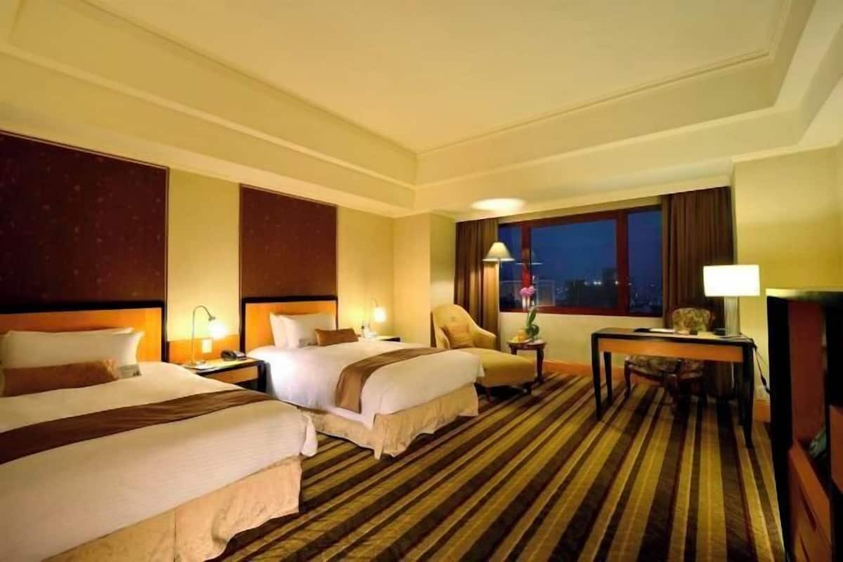 In-room safe, desk, soundproofing, free cribs/infant beds