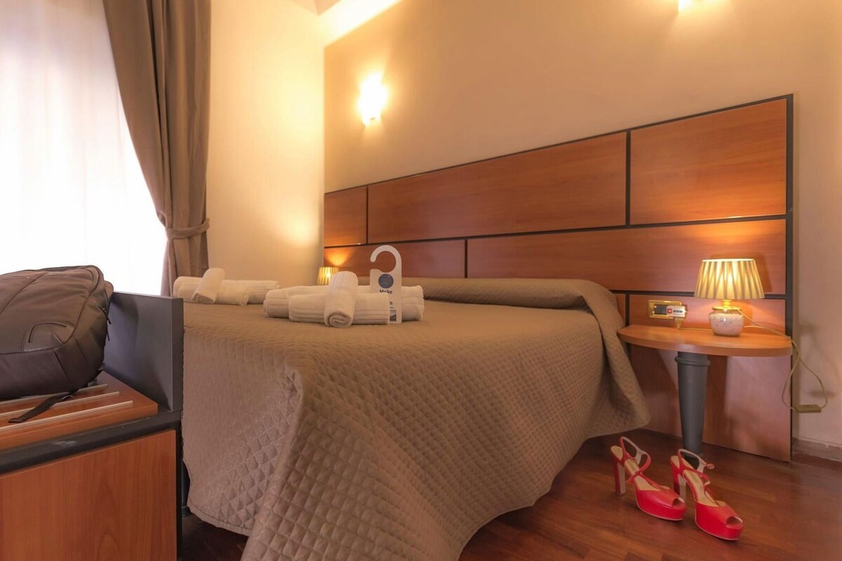 Minibar, desk, free WiFi, bed sheets