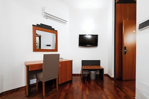Classic dubbelrum | 1 sovrum, minibar, skrivbord och gratis wi-fi