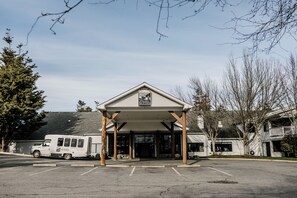 Front of property - Friday Harbor Suites (Friday Harbor)