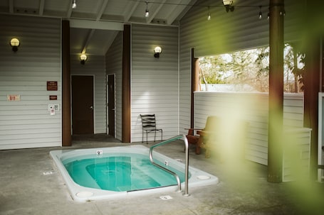 Outdoor spa tub. Friday Harbor Suites