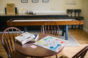Game room - Friday Harbor Suites (Friday Harbor)