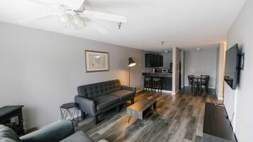 家庭套房, 2 間臥室 | 手提電腦工作空間、熨斗/熨衫板、免費 Wi-Fi、床單