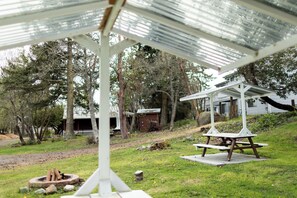 BBQ/picnic Area - Friday Harbor Suites (Friday Harbor)