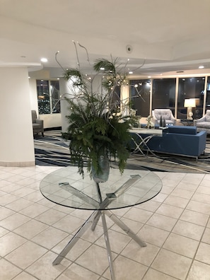 Lobby lounge - The Breakers Hotel & Suites (Rehoboth Beach)