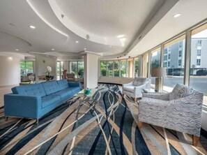 Lobby sitting area - The Breakers Hotel & Suites (Rehoboth Beach)