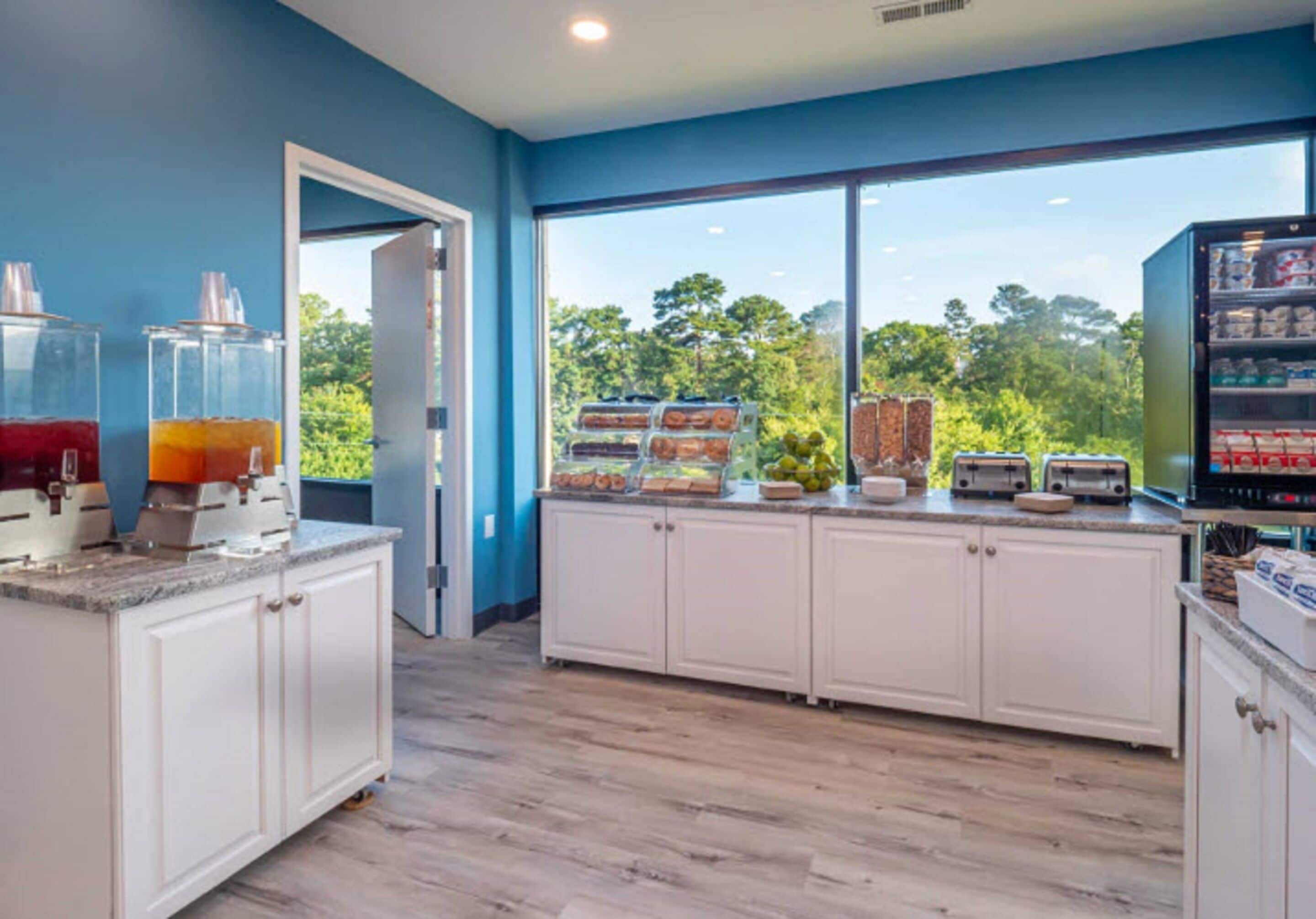 free daily continental breakfast