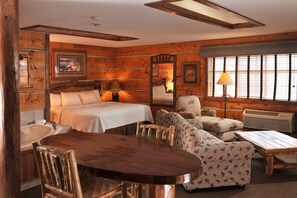 Theme Suite with Whirlpool | Desk, blackout drapes, iron/ironing board, free WiFi