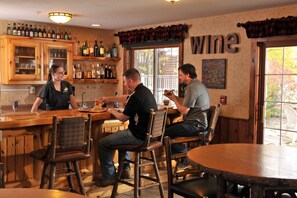 Bar (on property) - Cedar Creek Hotel Wausau - Rothschild (Rothschild)