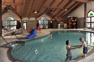 Indoor pool, sun loungers