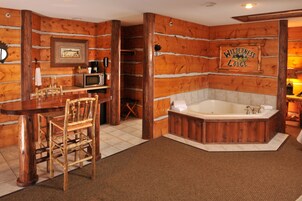 Theme Suite with Whirlpool | Desk, blackout drapes, iron/ironing board, free WiFi