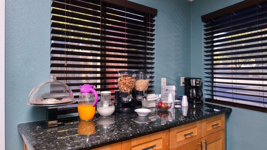 Americas Best Value Inn & Suites Clearlake Wine Country