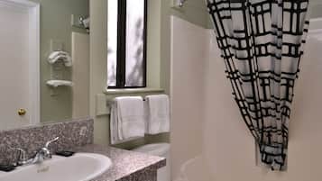Douche, articles de toilette (gratuits), séchoir à cheveux