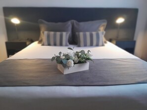 Superior Double Room, 1 Double Bed | Minibar, in-room safe, desk, free WiFi - Waldorf Hotel (Buenos Aires)