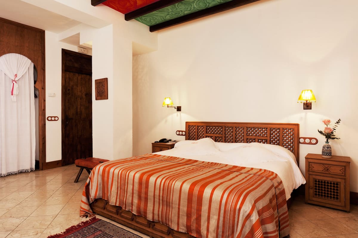 Romantic Double Room | Peti besi dalam bilik, seterika/papan seterika, Wi-fi percuma