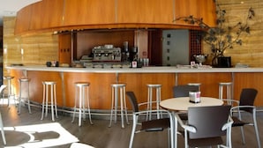 Bar (on property) - Hotel Vetusta (Oviedo)