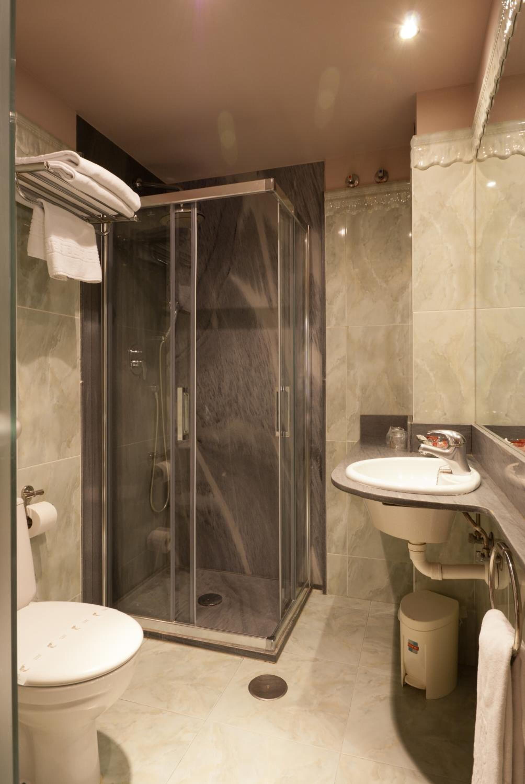 free toiletries, hair dryer