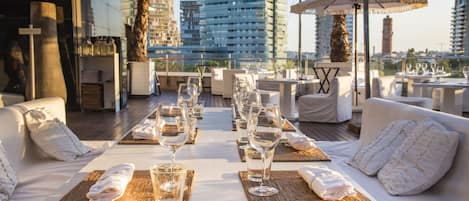 2 restaurants, breakfast served