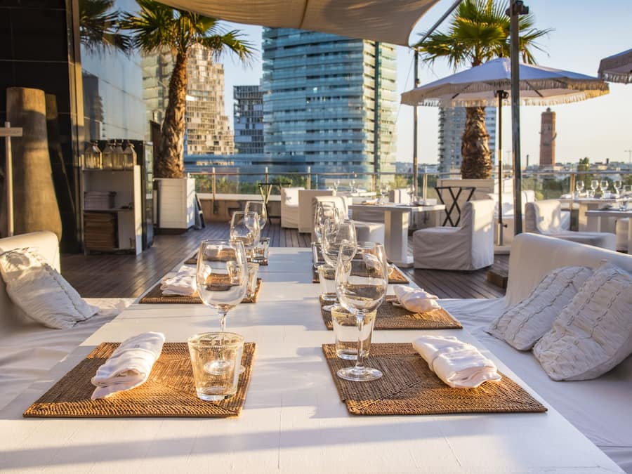 2 restauranter, frokost serveres