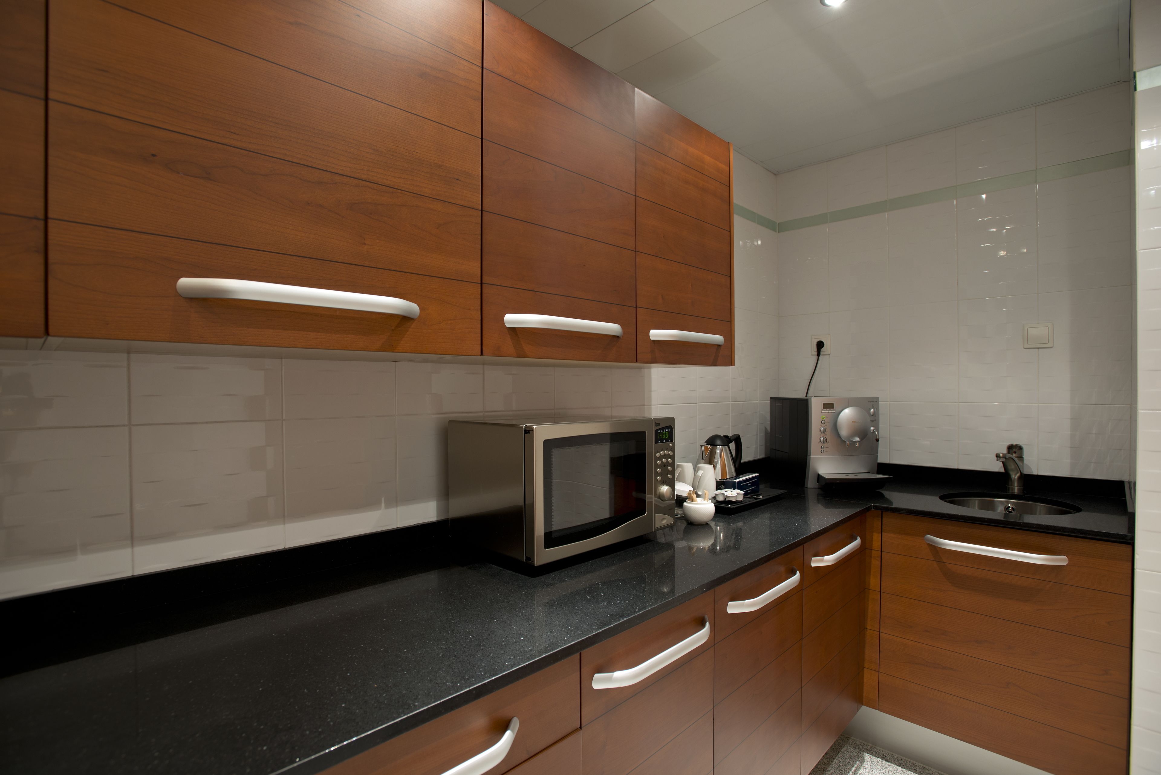 suite, 1 king bed (skyline) | private kitchen | mini-fridge, coffee/tea maker