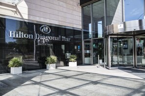 Property entrance - Hilton Diagonal Mar Barcelona (Barcelona)
