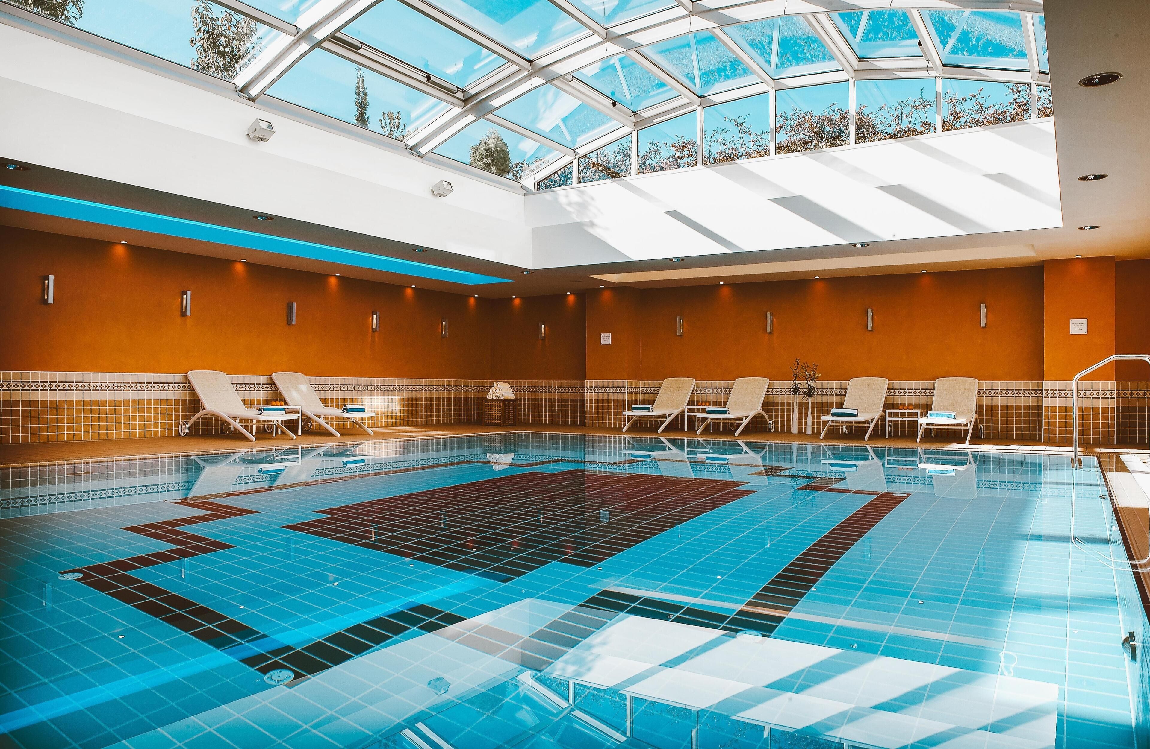 Indoor pool, sun loungers