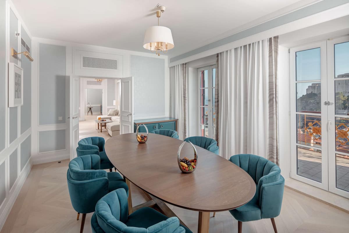 Imperial Suite | Living area | Plasma TV
