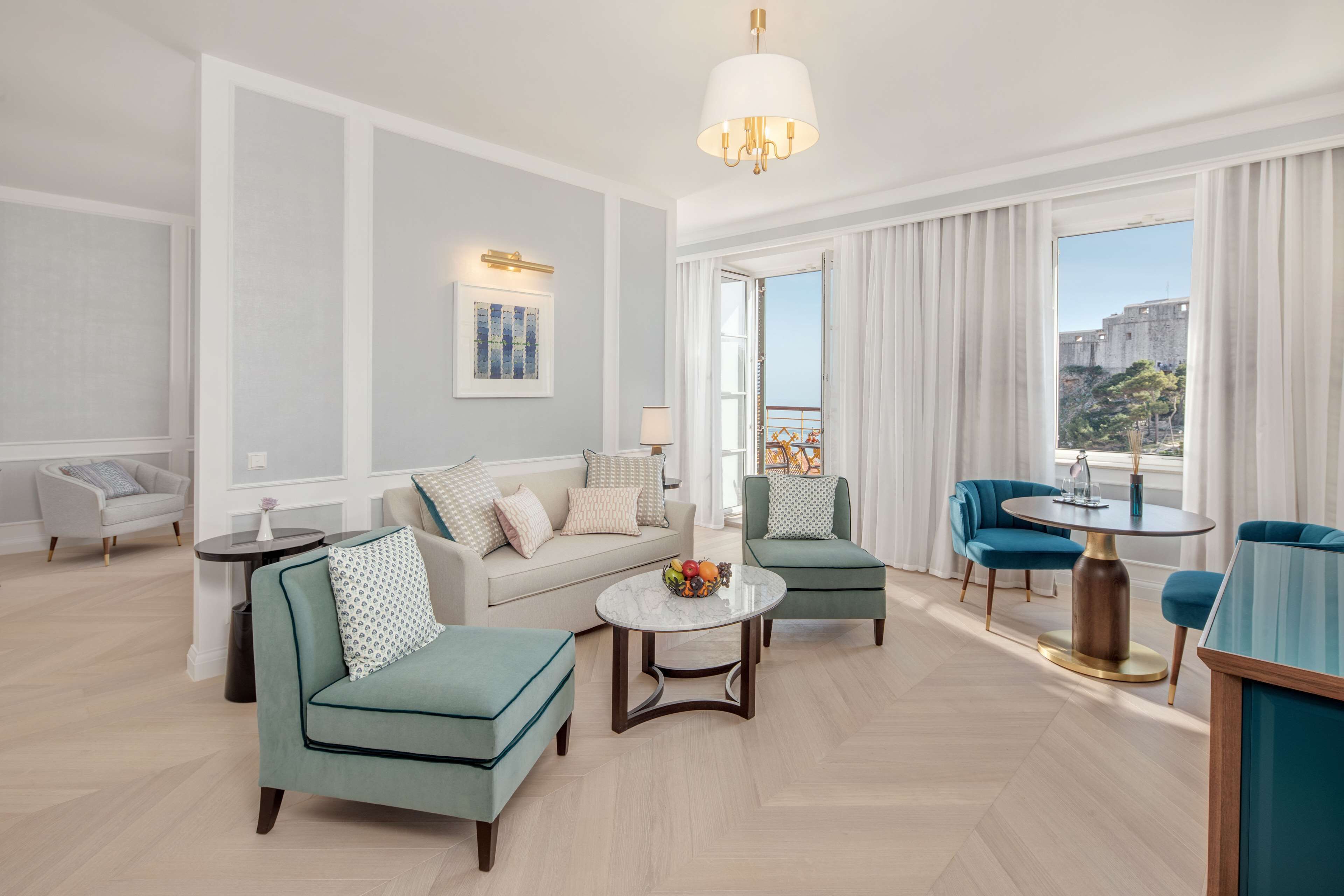 deluxe suite, sea view | living area | plasma tv