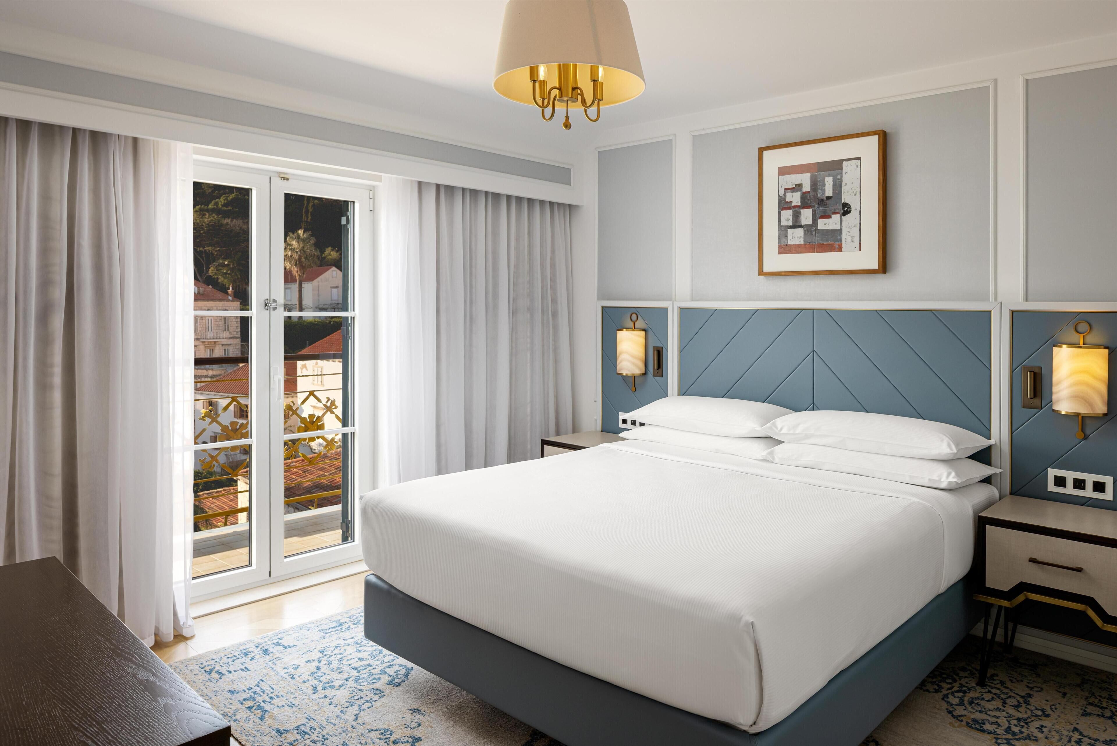 Deluxe Suite, 1 King Bed | Minibar, in-room safe, desk, laptop workspace