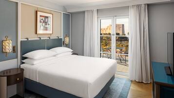 Chambre Exécutive, 1 très grand lit, vue mer | Minibar, coffres-forts dans les chambres, bureau