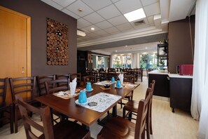 Daily buffet breakfast (EUR 7 per person) - Scheppers Hotel (Rome)