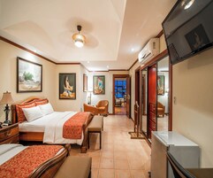 小型套房 | 高档床上用品、迷你吧、客房内保险箱、办公桌