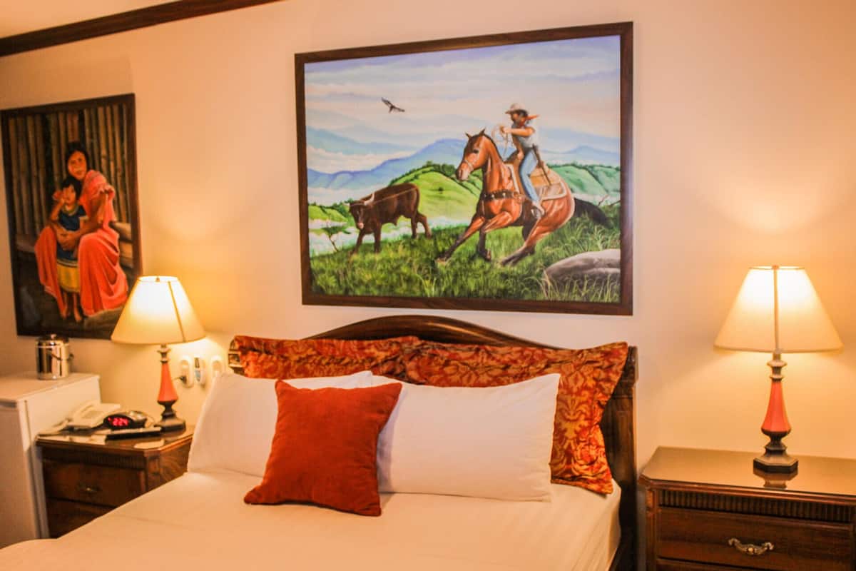 1 bedroom, premium bedding, minibar, in-room safe