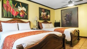 Deluxe Queen Room With Two queen Beds | Premium bedding, minibar, in-room safe, desk - Hotel Casa Roland San José (San José)