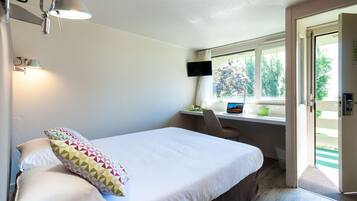 Ameublement personnalisé, bureau, fer et planche à repasser