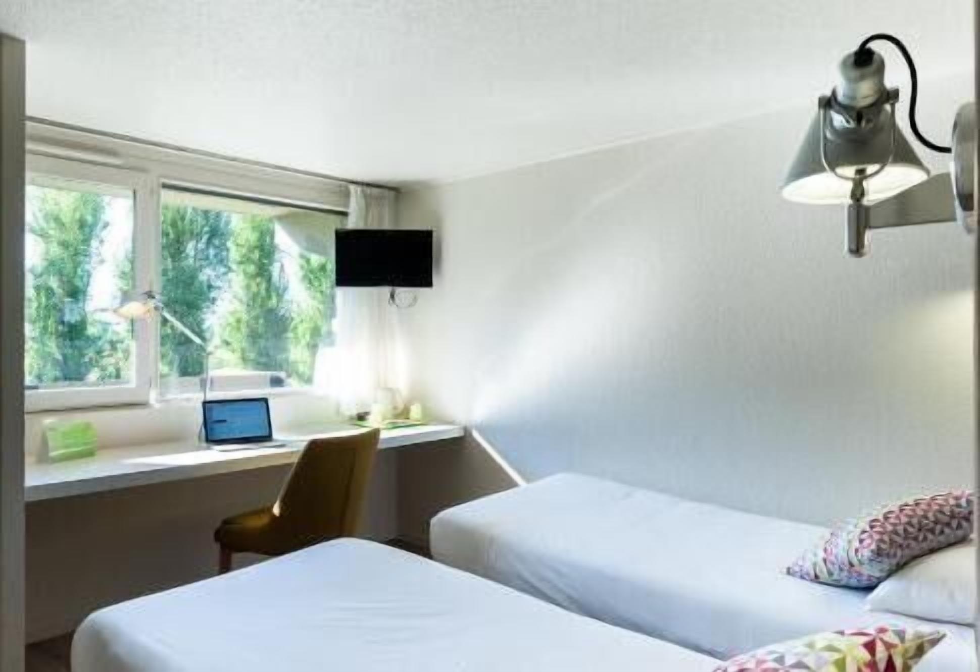 特色家居、办公桌、熨斗/熨板、免费 WiFi