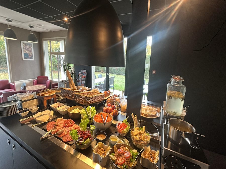 Café da manhã e jantar