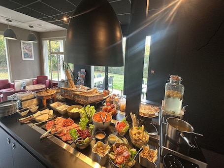 Breakfast and dinner served. Hotel Campanile Conflans Sainte Honorine