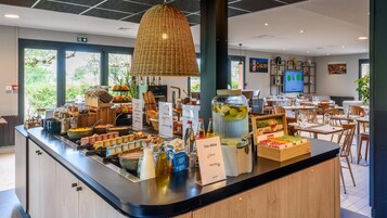 Se ofrece un desayuno continental entre semana (por un coste adicional)