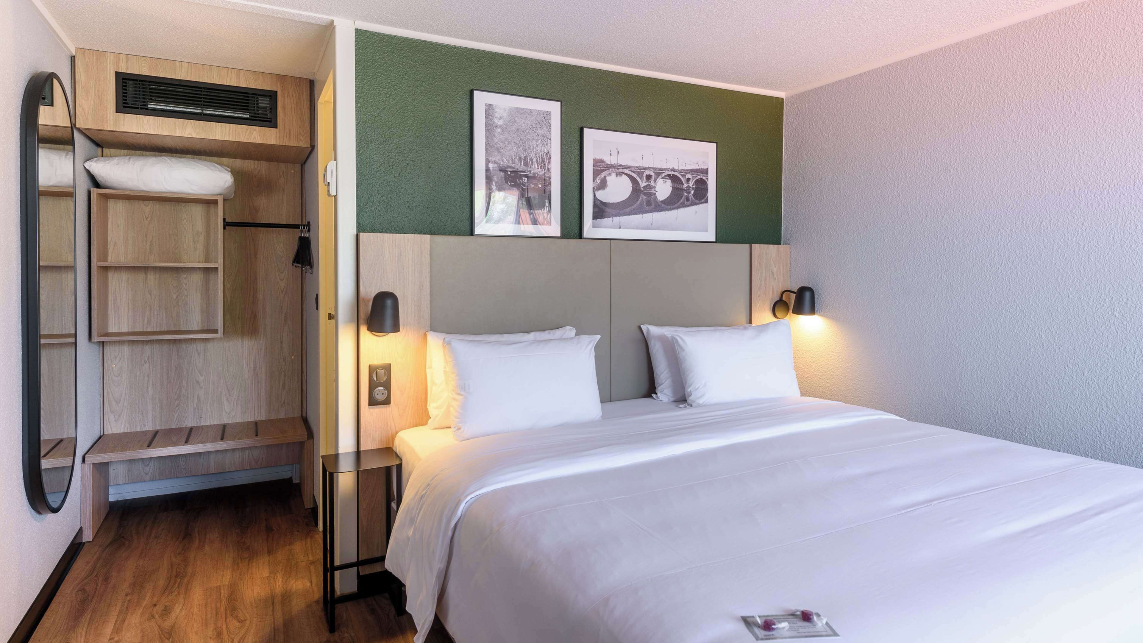 Standard Room, 1 Queen Bed | Laptop workspace, WiFi (free), bed sheets