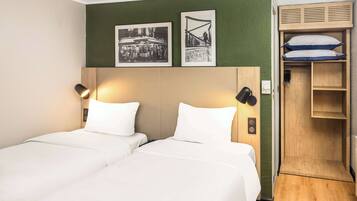 Standard Room, 2 Twin Beds | Laptop workspace, WiFi (free), bed sheets