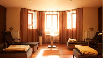 Couples treatment rooms, sauna, hot tub, steam room, Turkish bath