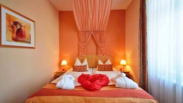 Standard-huone | Ylelliset vuodevaatteet, minibaari, tallelokero huoneessa, äänieristys