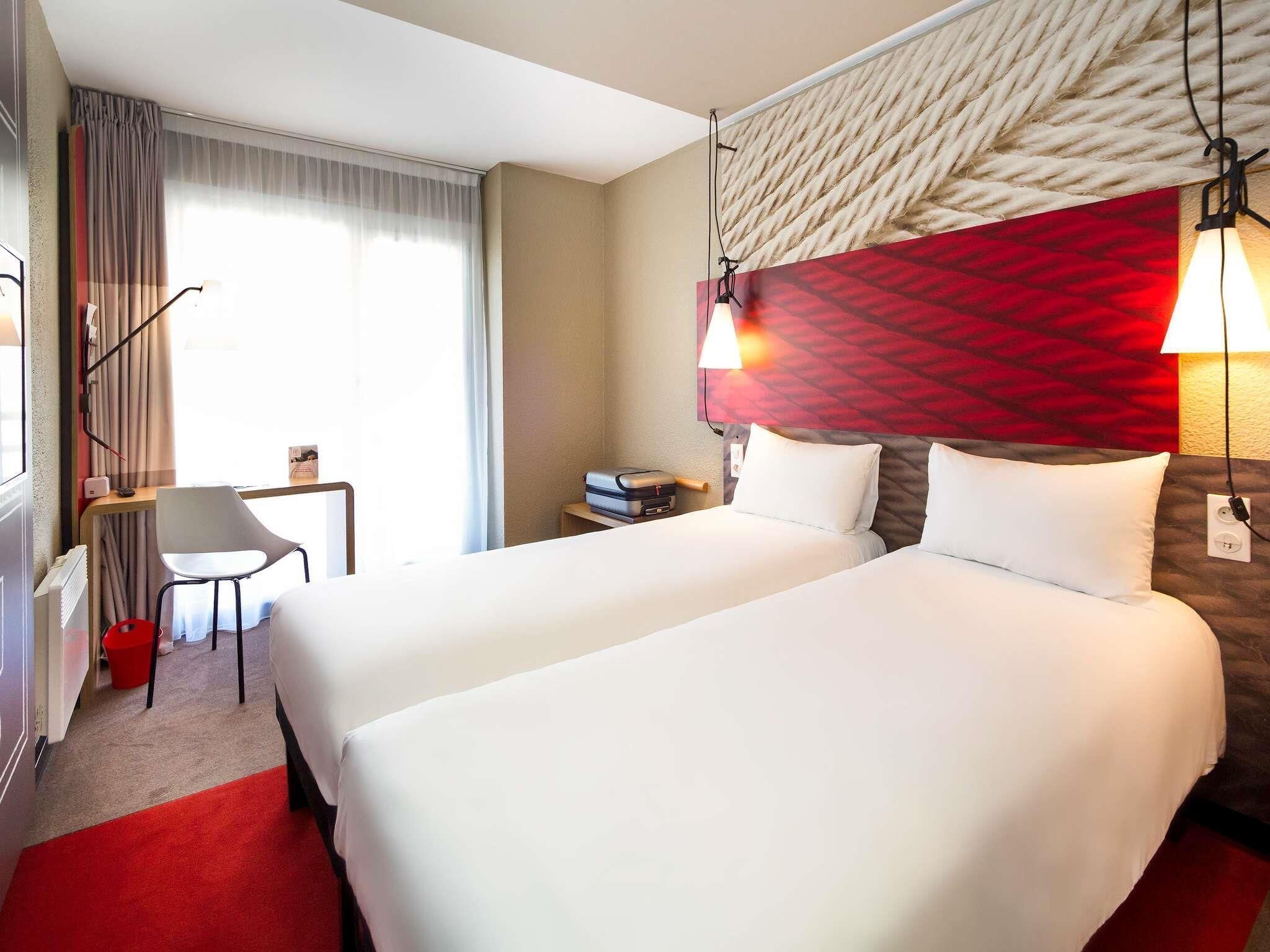Premium bedding, desk, blackout drapes, soundproofing