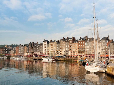 Extérieur. ibis Honfleur