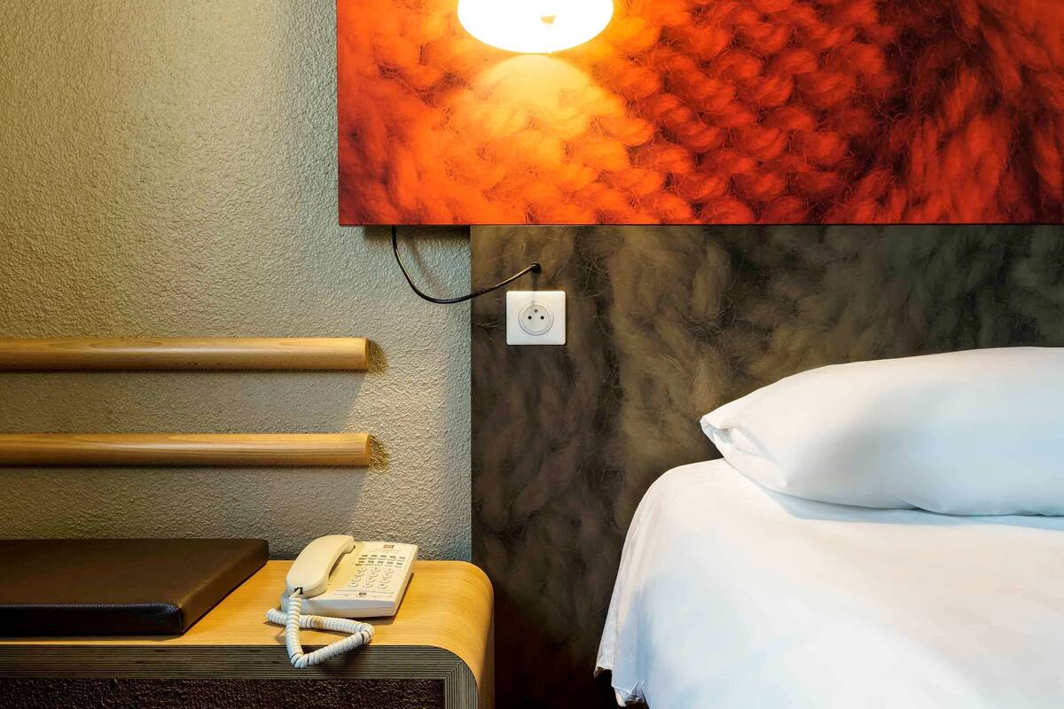 standard room, 1 double bed | premium bedding, desk, blackout curtains, soundproofing