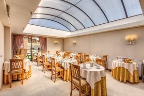 Colazione a buffet inclusa, servita tutte le mattine 